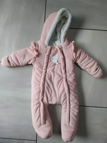 Combinaison 6 mois très bon état