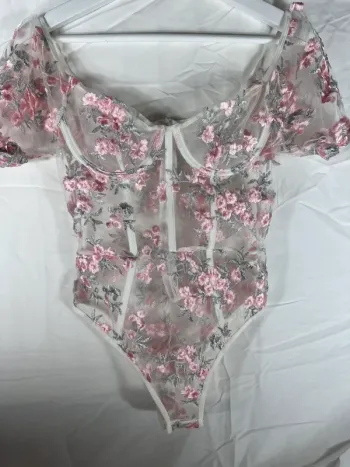 Body blanc transparent à fleurs SHEIN