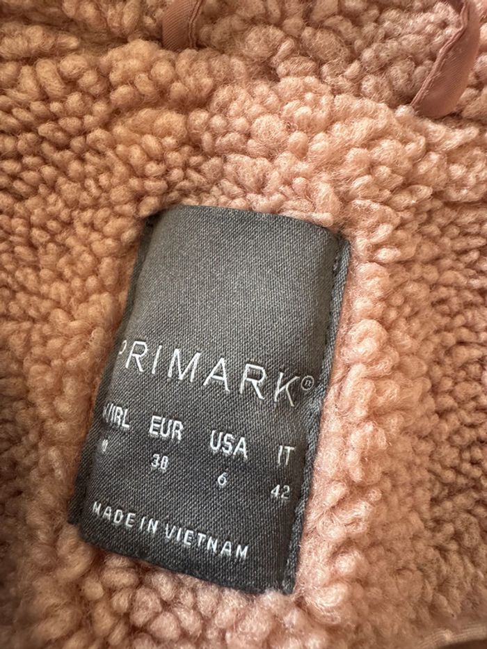 Manteau rose Primark, taille 38, bon état mais un petit trou à l'intérieur - photo numéro 4