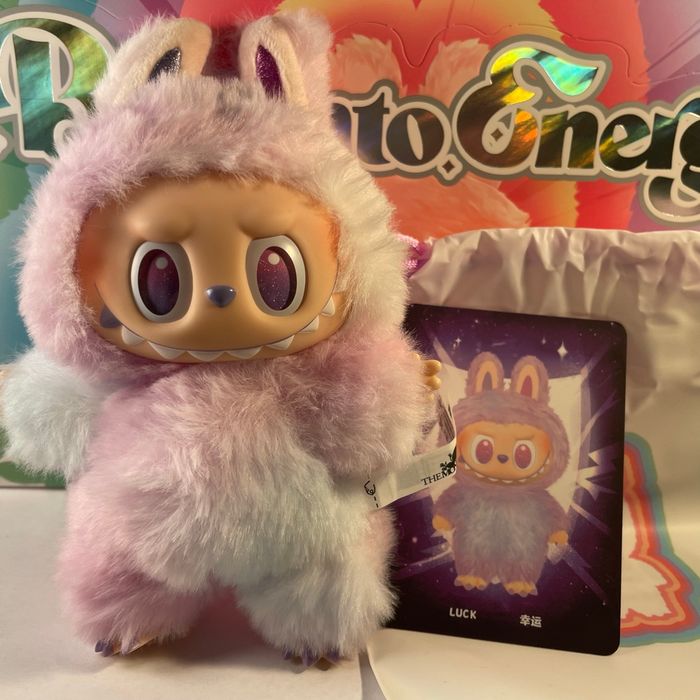 LABUBU Big into Enegy "LUCK" – Figurine POP MART authentique