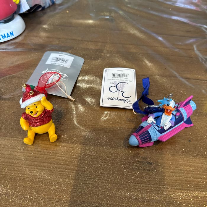 2  personnages Disney Winnie et Donald