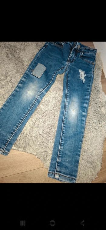 Jeans troué 4 ans
