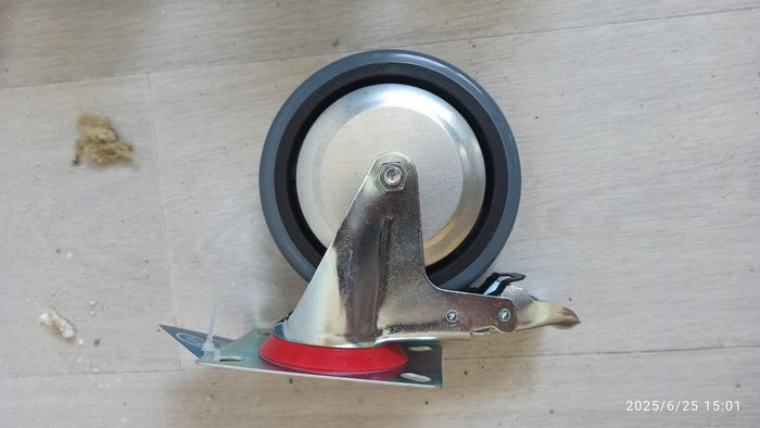 4 grosses roues pivotantes avec freins - photo numéro 6