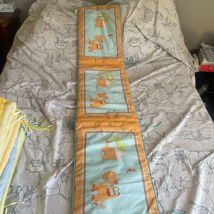 Tour de lit bébé
