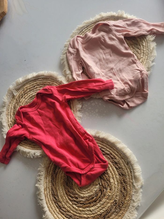 Lot 2 bodys manches longues  Kiabi taille 3mois