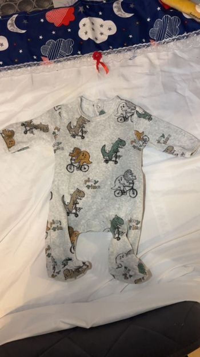 Lot pyjama + bodies 1 mois - photo numéro 10