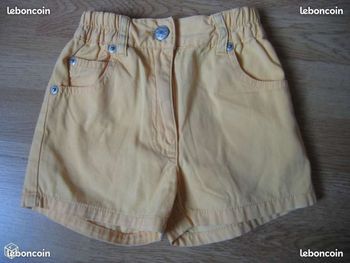 Short fille en bon état avec poches - 3 ans