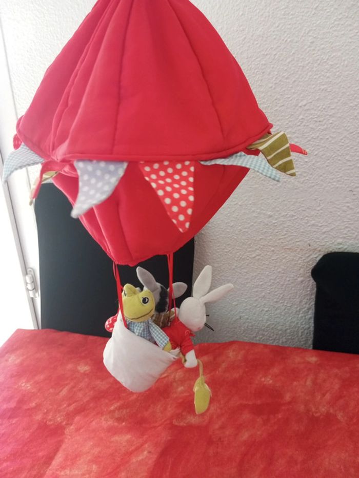 Montgolfière Ikea avec lapin , âne et grenouille