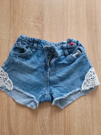 Short en jean 10 ans Très bon etat