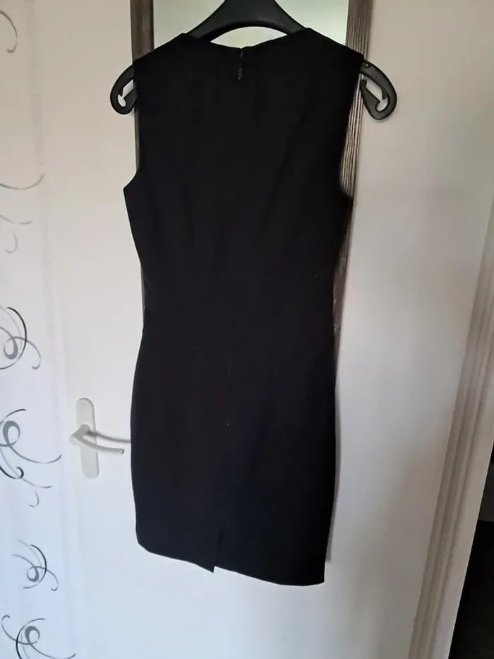 Robe droite noire courte - photo numéro 3
