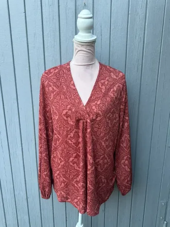 Blouse manches longues décolleté 46