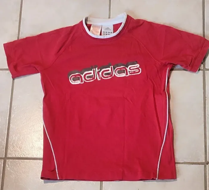 👕 T-shirt Adidas Rouge – Garçon 12 ans – Style Sport & Confort - photo numéro 2