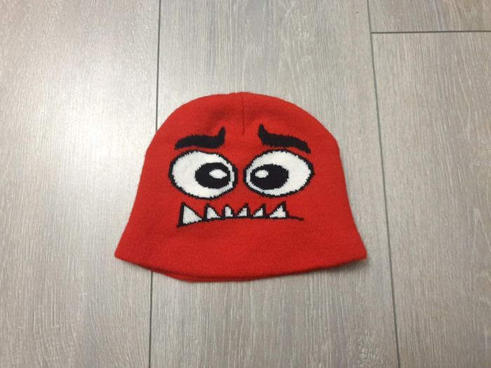 Bonnet rouge petit monstre. Garçon 18/24mois. Marque Zeeman