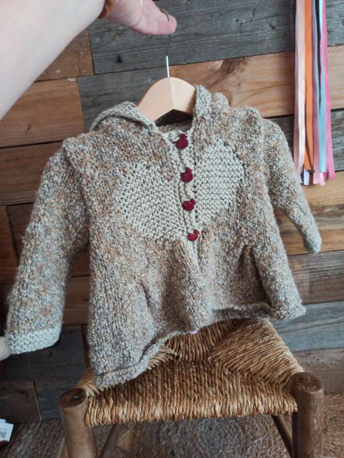 Gilet fille fait main 6 mois tbe - photo numéro 3