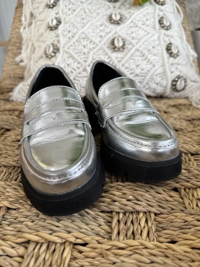 Mocassin argenté Pointure 28 NEUVE - 7 € - photo numéro 3