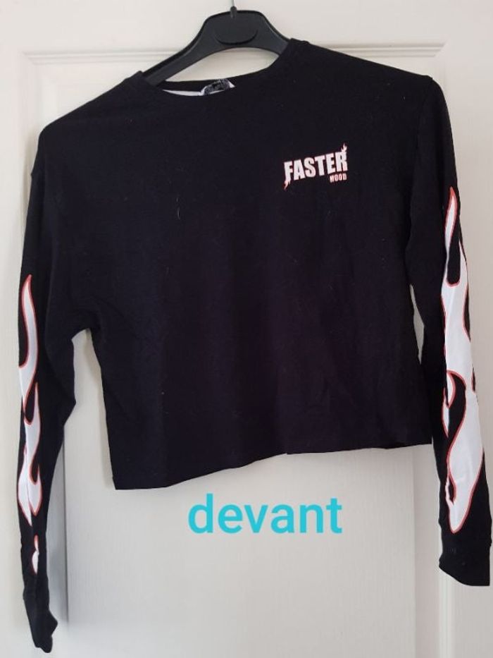 Tshirt noir manches longues, motif flammes + inscriptions enflammées FASTER mood (devant et dos)