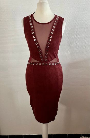 Robe bordeaux effets daim et parties en voile