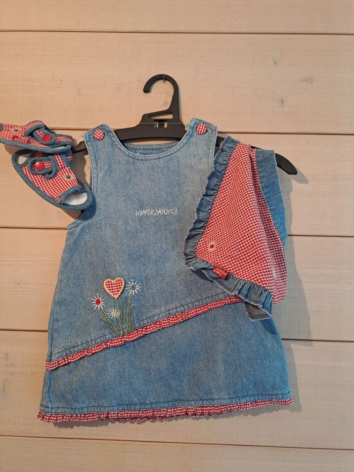 Robe en jean avec accessoires