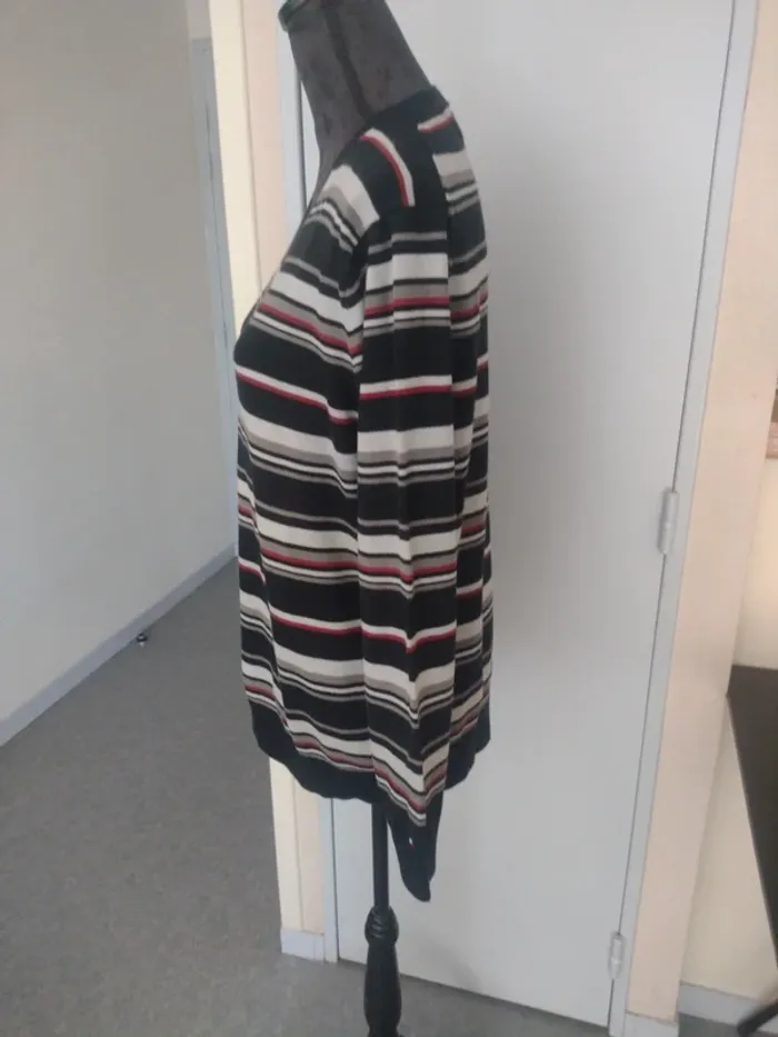 Pull léger Tommy Hilfiger rayé – taille M - photo numéro 4