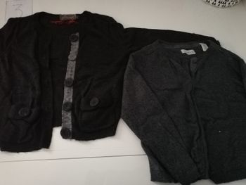 Lot de 2 gilets gris 3ans