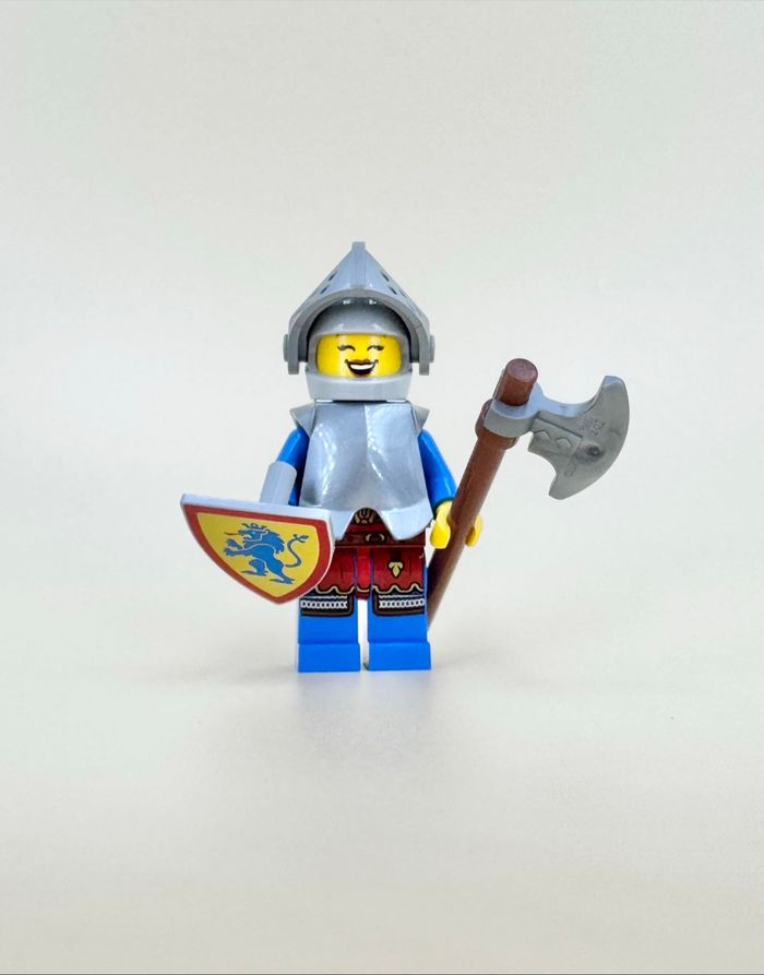 Lego Figurines Castle : Femme Soldat Lion Knight, visage double expression, casque à visière - NEUF - photo numéro 5