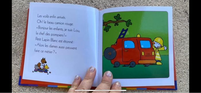 Livre petit lapin blanc chez les pompiers neuf - photo numéro 2