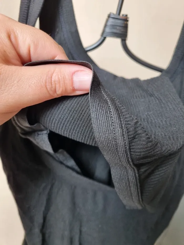 Débardeur noir avec soutien gorge intégré - photo numéro 2