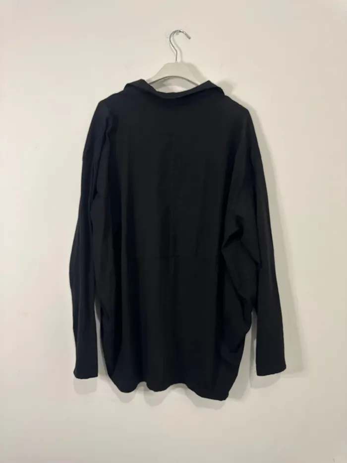 Blouse noire grande taille femme (jusqu’au 54) Col chemise & boutons élégants - photo numéro 5