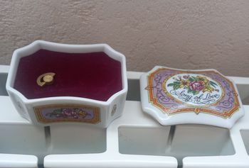 Boîte à  musique  porcelaine Franklin