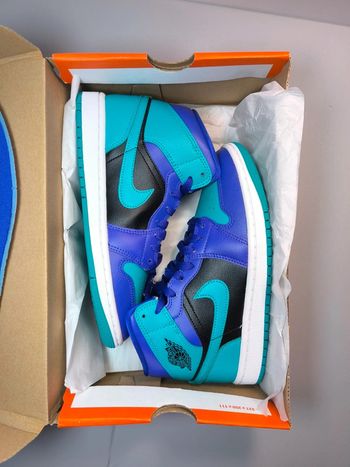 Baskets Jordan one mid black grape violette pointure 37.5 neuves avec boîte