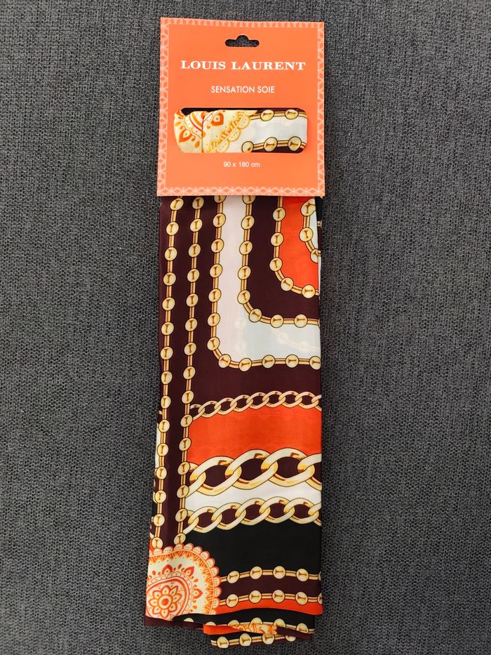 écharpes Louis Laurent  dimensions 90 x 180 cm.