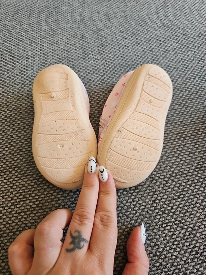Lot chaussons Minnie 20 - photo numéro 6