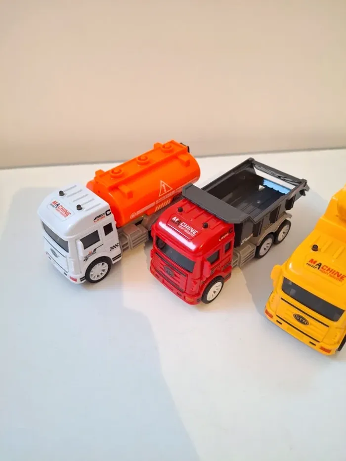 Lot de 6 camions à friction - photo numéro 2