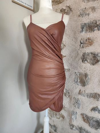 Robe brettelle en simili cuire marron