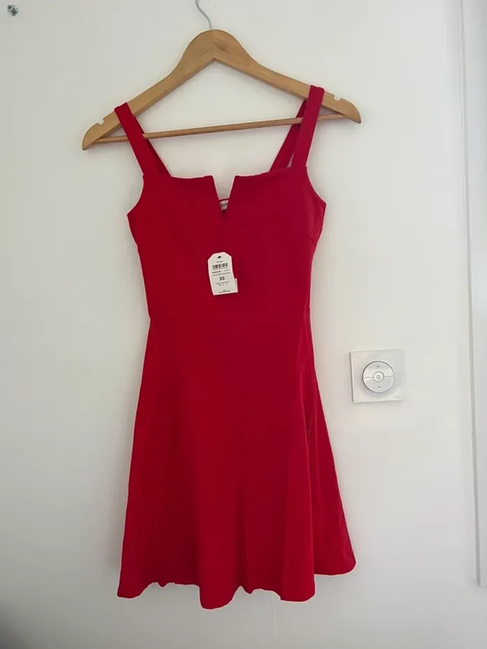 Robe débardeur rouge patineuse