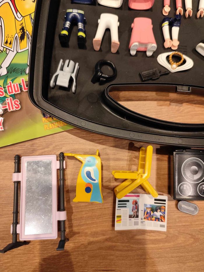 Lot figurines , accessoires et magasines Playmobil , très bon état - photo numéro 5
