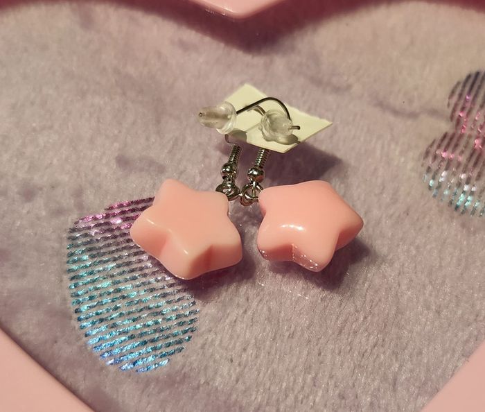 Petites étoiles 3D roses plastique en boucles d'oreilles - photo numéro 2