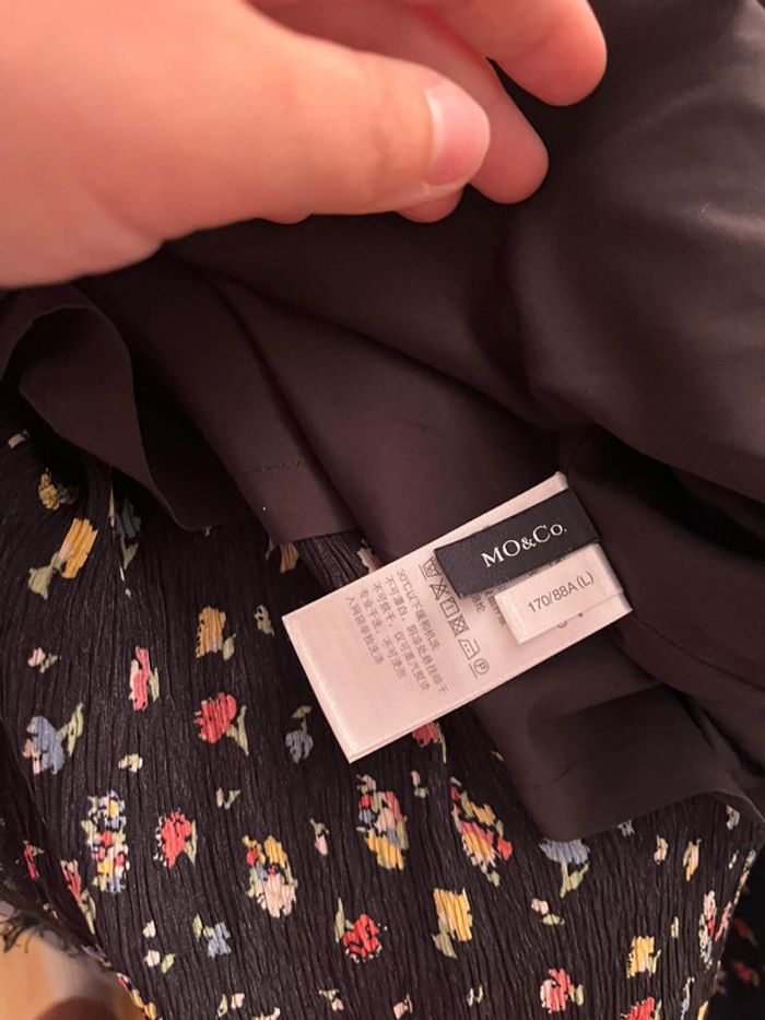 Robe d’été à bretelle noir dos croisé motif fleurs marque mo&co taille s - photo numéro 3