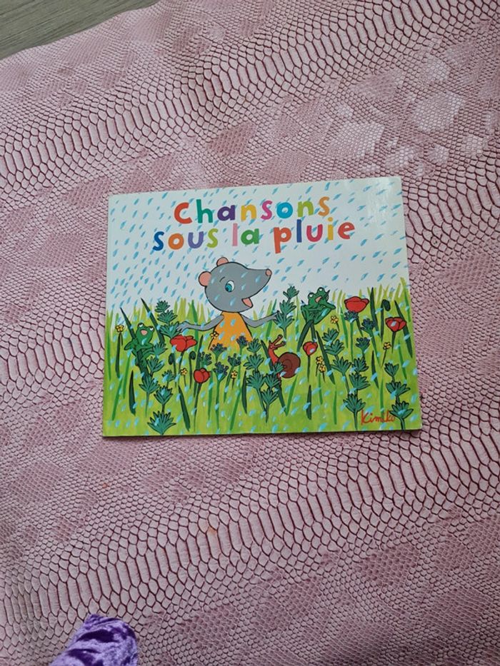 Livre chansons sous la pluie très bon etat