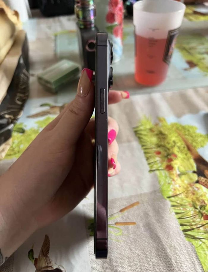 Une iphone quatorze - photo numéro 2