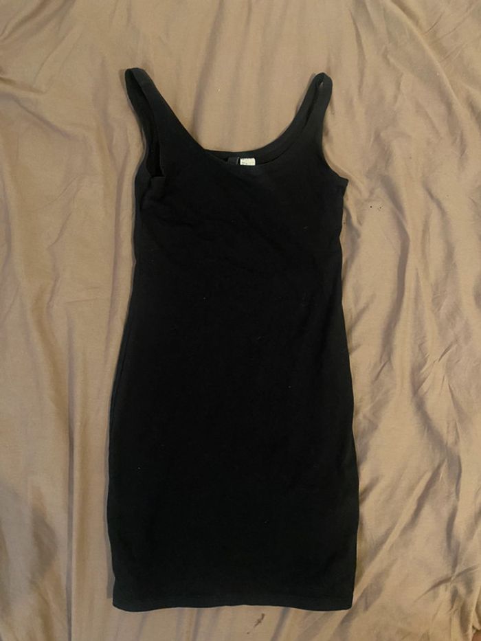 Robe noire moulante - photo numéro 2