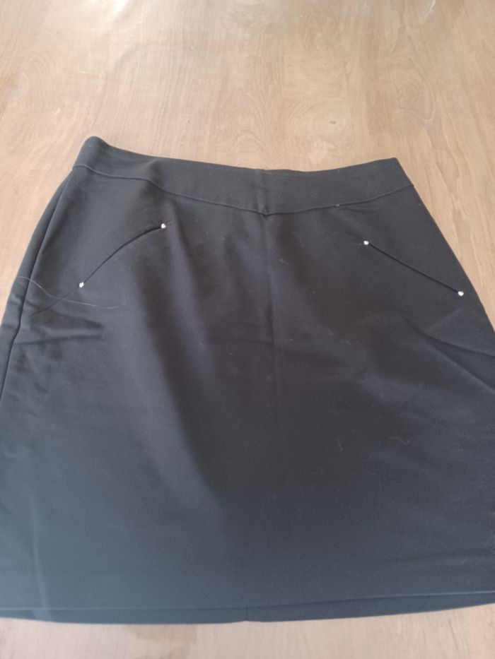 Jupe noire - photo numéro 3