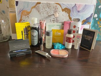 Maxi lot soin, maquillage et parfum neuf