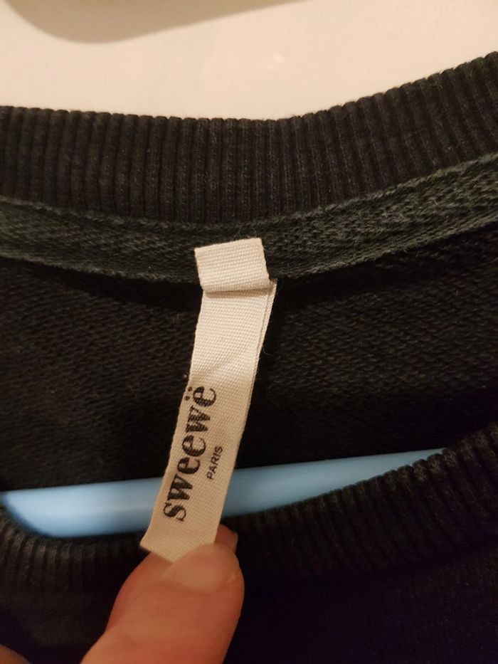 Sweat noir avec broderies - photo numéro 4