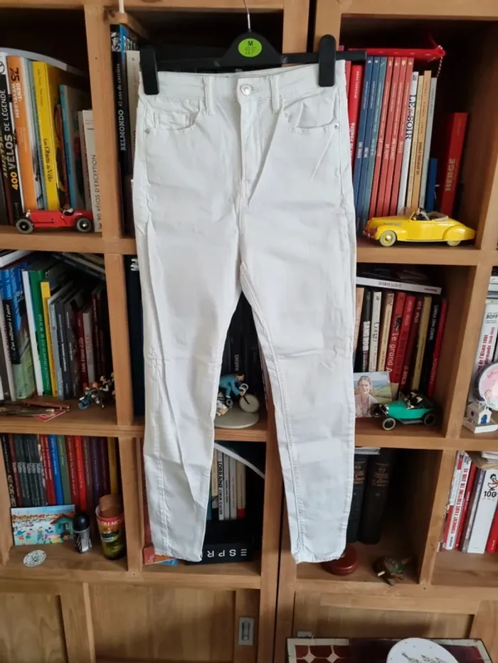 Jean blanc skinny Stradivarius taille 36