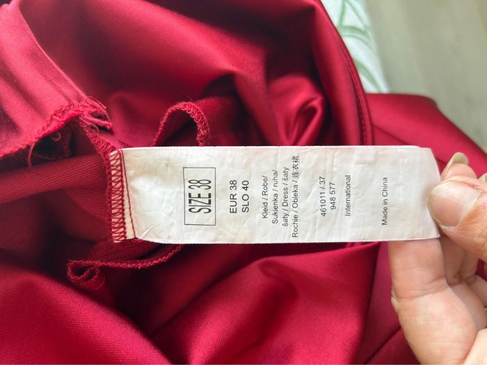 Robe rouge satinée - photo numéro 5