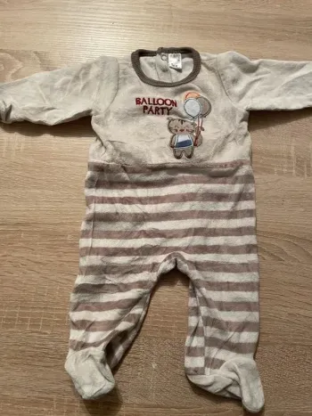 lot de 7 pyjamas 1 MOIS