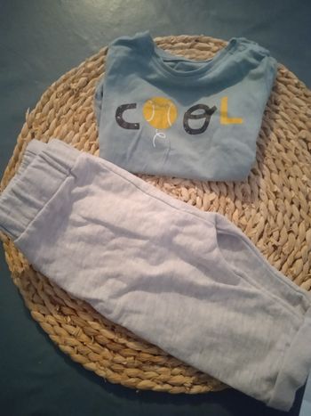Ensemble jogging et tee-shirt