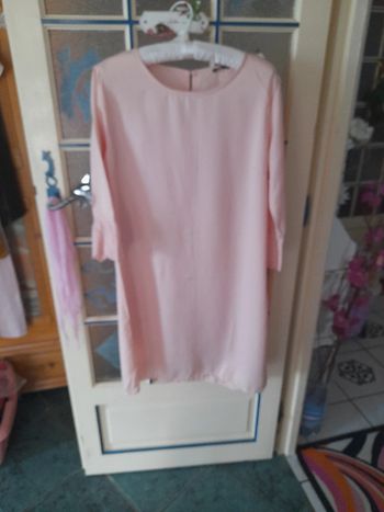 Superbe robe esmara neuve