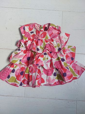 Blouse a volant et a fleurs Catimini Taille 6 mois